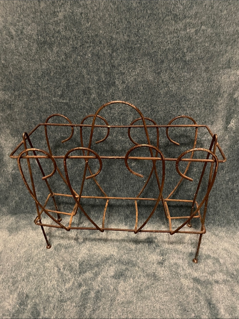 Vintage Style Wire Magazine Rack - Rust Finish - Picture 2 of 5